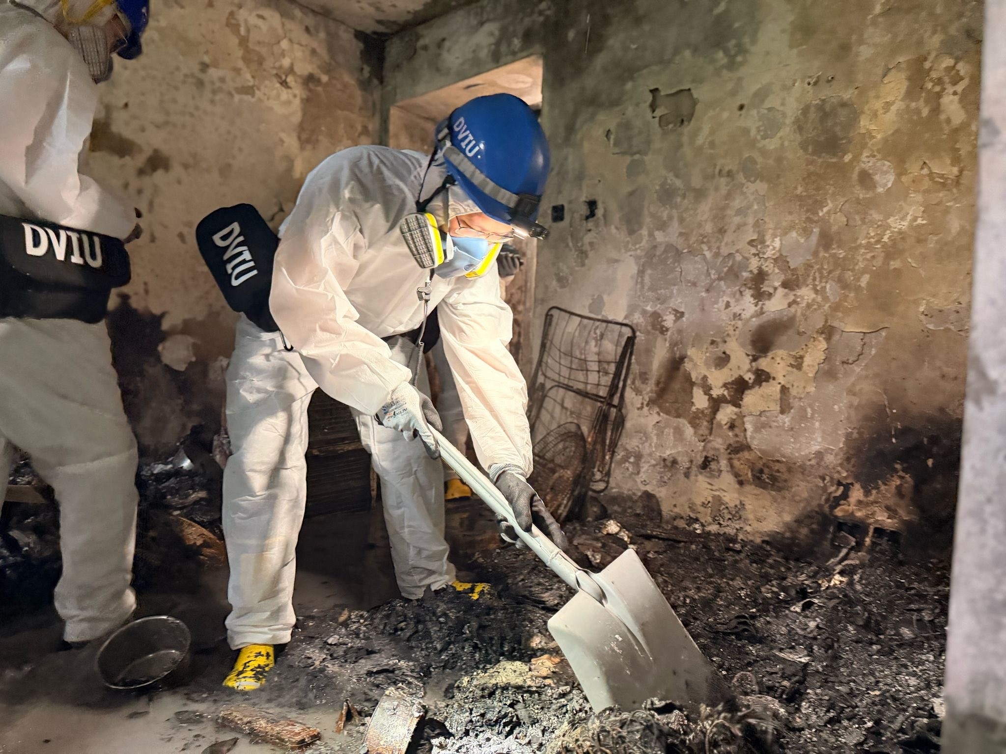 大埔宏福苑五級火｜警察爭分奪秒全力災場搜證。(FB@香港警察)