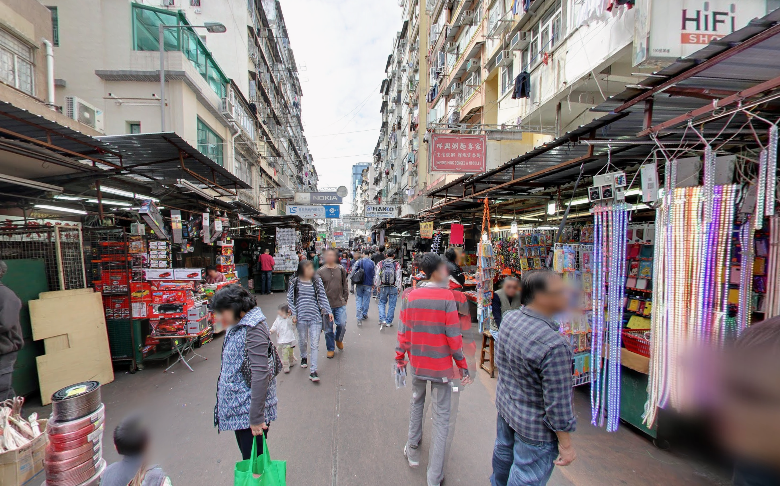 周一（3月9日）凌晨零時54分，一對夫婦回到位於鴨寮街唐樓的家及行經樓梯時，30歲、姓黎本地妻子，懷疑遭一名巴基斯坦籍男子非禮。(Google地圖圖片)