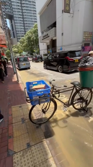有片｜油麻地鹹水管爆裂　寶靈街路面湧現黃泥水 沙石四濺交通受阻