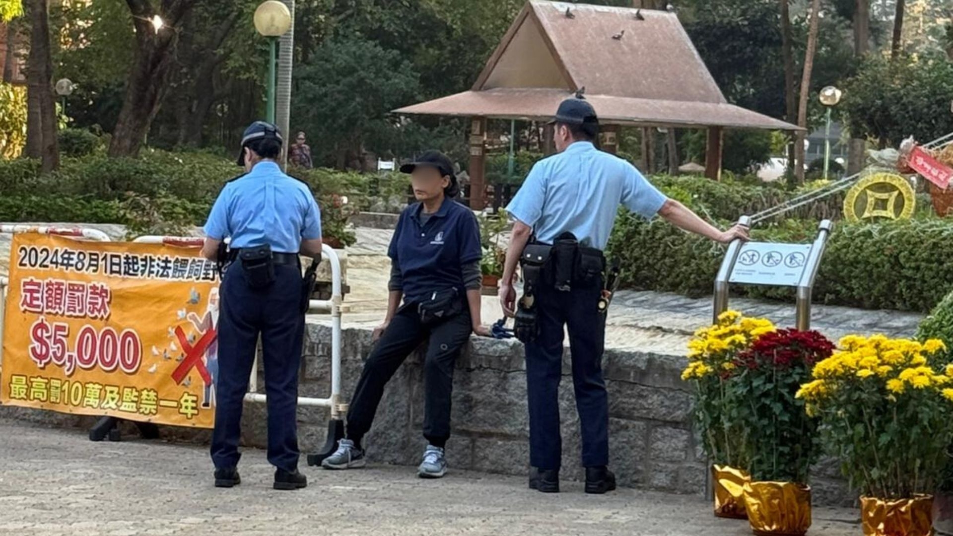 報料人形容場面令人感到不安，並透露已即時聯絡警方到場跟進，他痛心地表示希望香港不會再發生這類殘忍的事情。