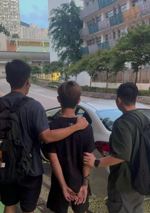 14歲仔結伴16歲朋友葵涌工廈「淋紅油」　兩人被捕現被扣留調查