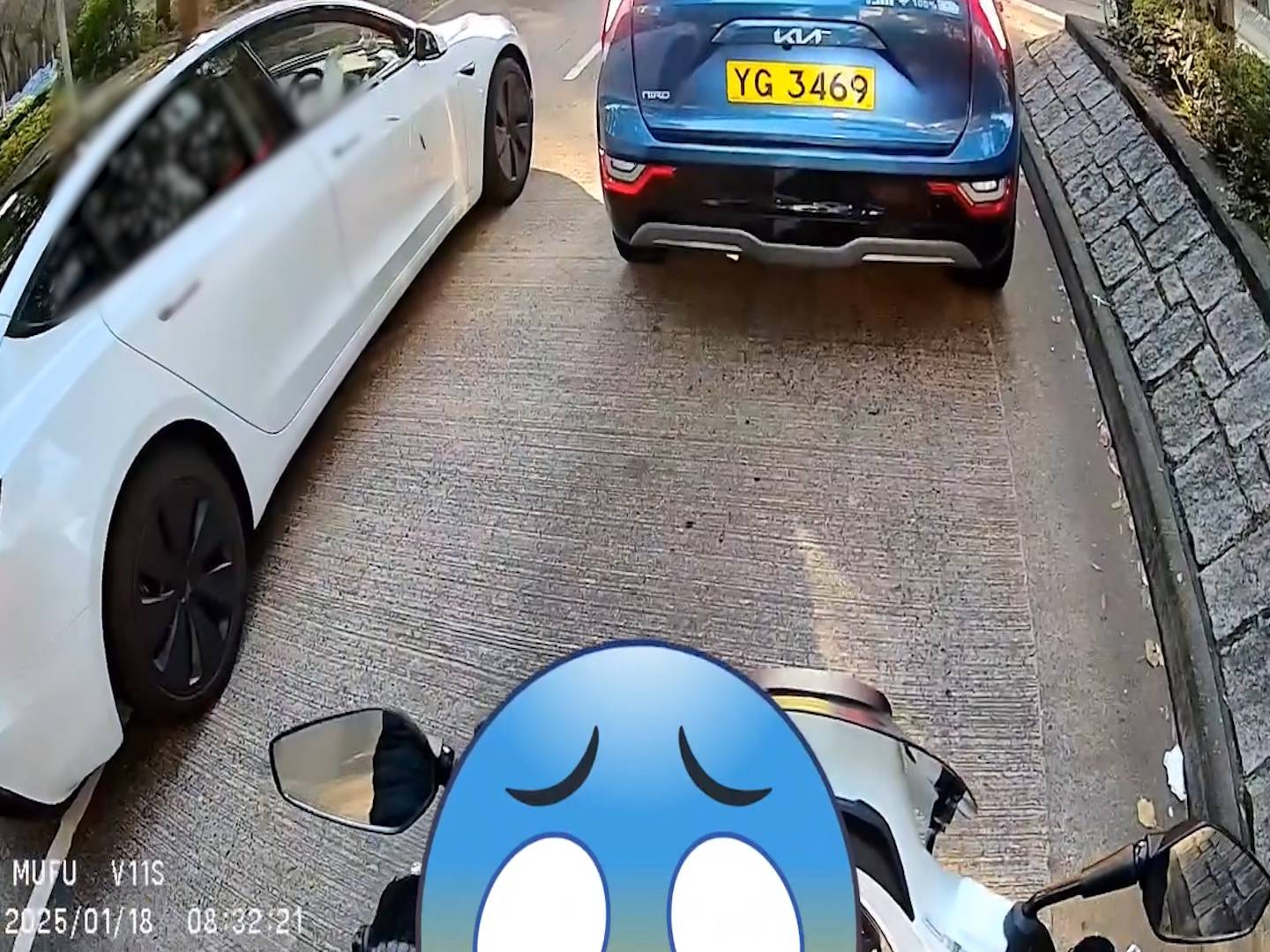 無品Tesla司機馬路亂拋垃圾險中鐵騎士