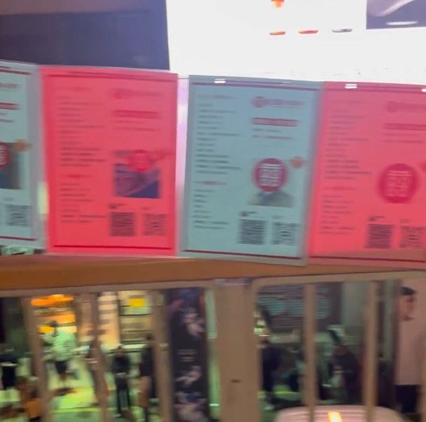 旺角天橋慘變「相親角」誇張畫面曝光！