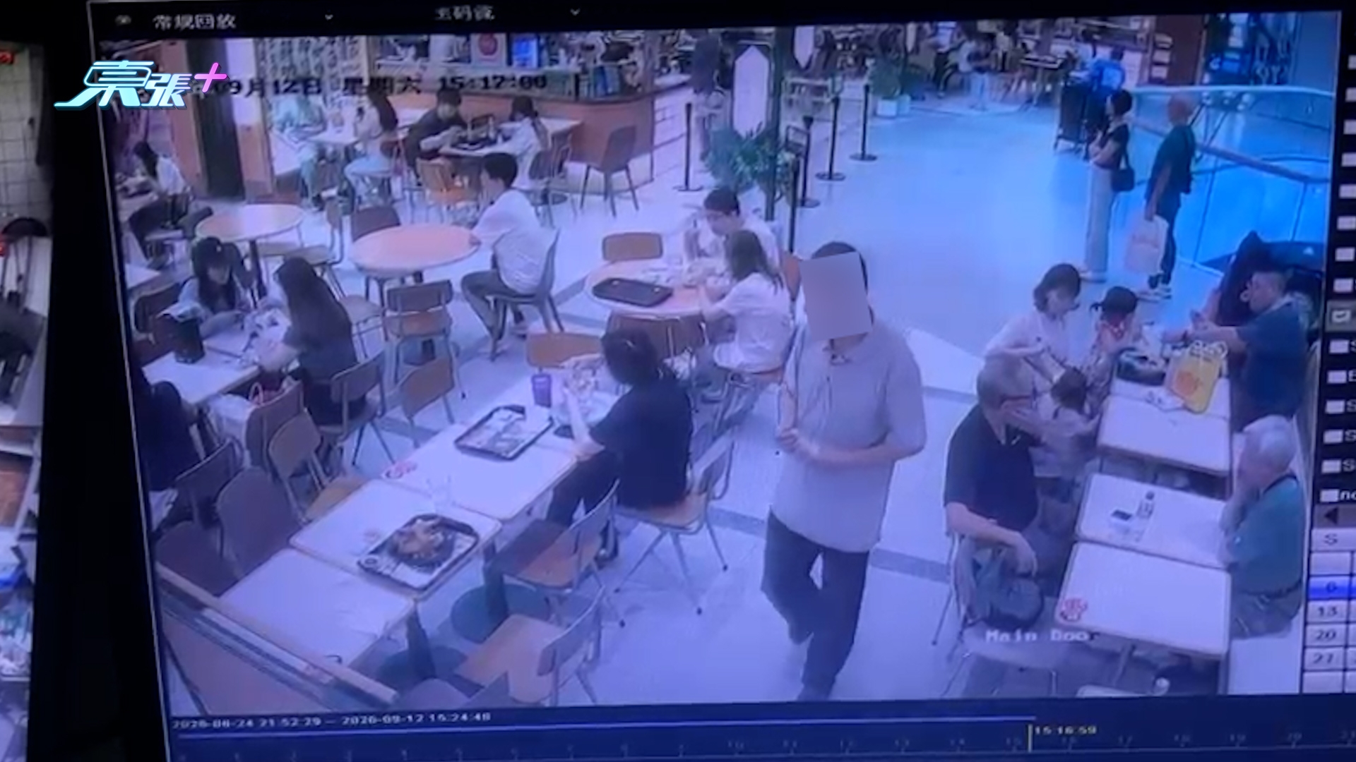 東張西望報料｜Food Court炸雞「離奇失蹤」　中年漢疑用紙巾包走　苦主錯愕：行開就無咗 （觀眾Nelson報料提供）