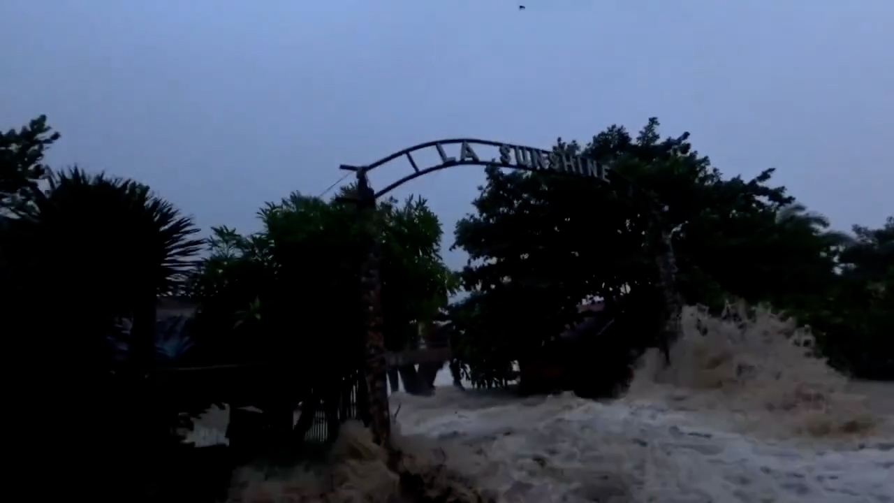 片段的第二部分疑是由一名路人拍攝，該名路人一邊逃離巨浪，一邊以主觀角度拍下巨浪撲來的震撼畫面。（Threads影片截圖／shiangillus）