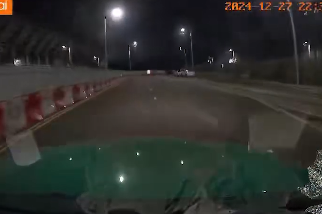 粉嶺的士司機疑嫌短途收車資「發晦氣」被打。(影片截圖)