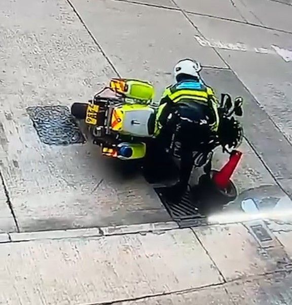 漆咸道北交通警鐵騎「開車失事」