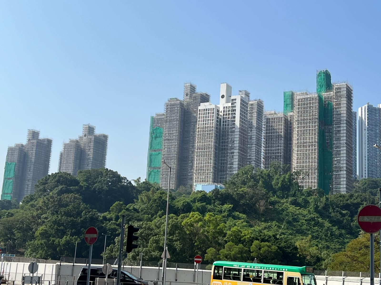 穗禾苑正拆除棚網。（觀眾提供圖片） 