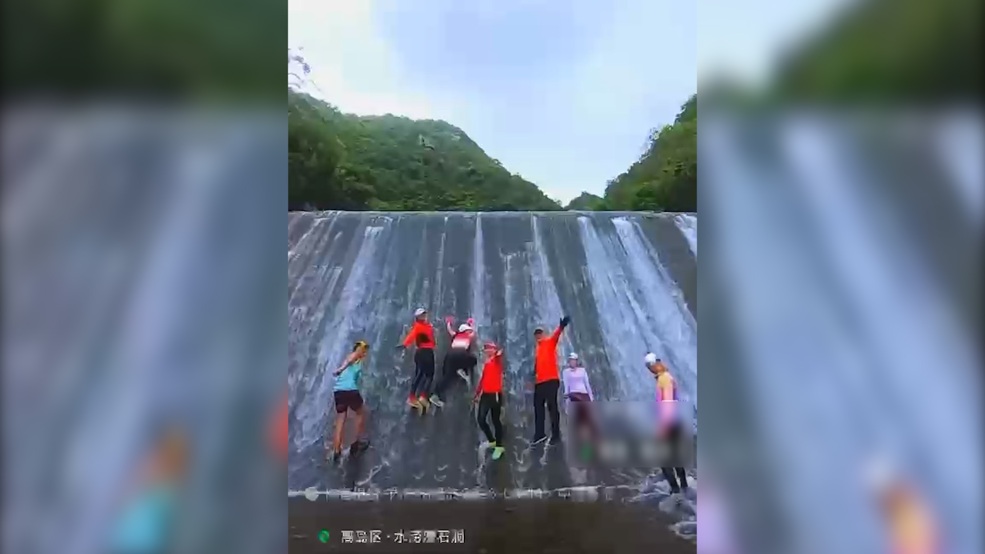 東張西望報料｜引水道變「打卡水上樂園」？大叔大媽闖引水道嬉水　恐惹違法爭議