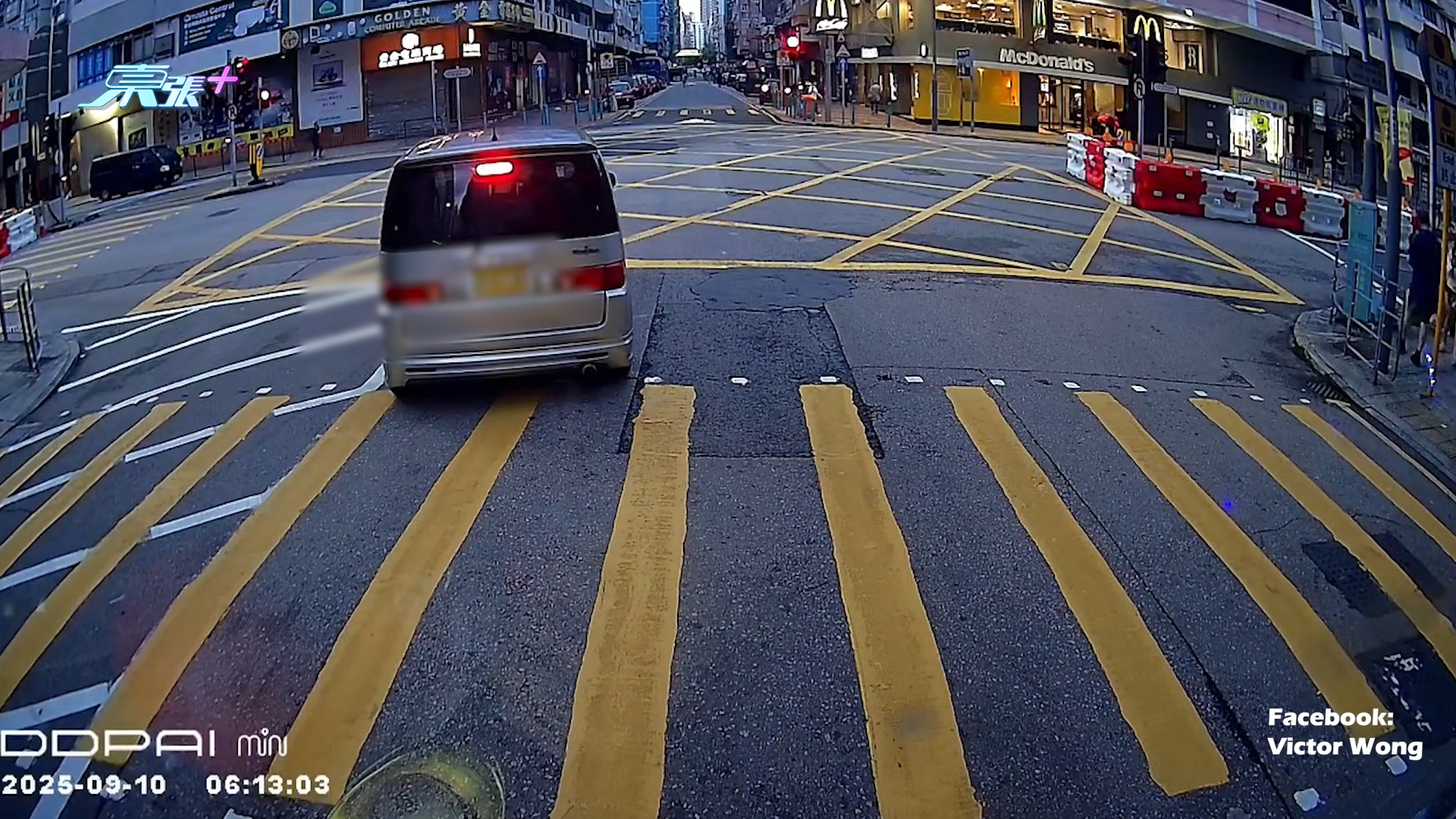 車Cam直擊｜深水埗「馬路炸彈」亂駛黃格來回穿梭　紅燈倒車仲要漠視行人