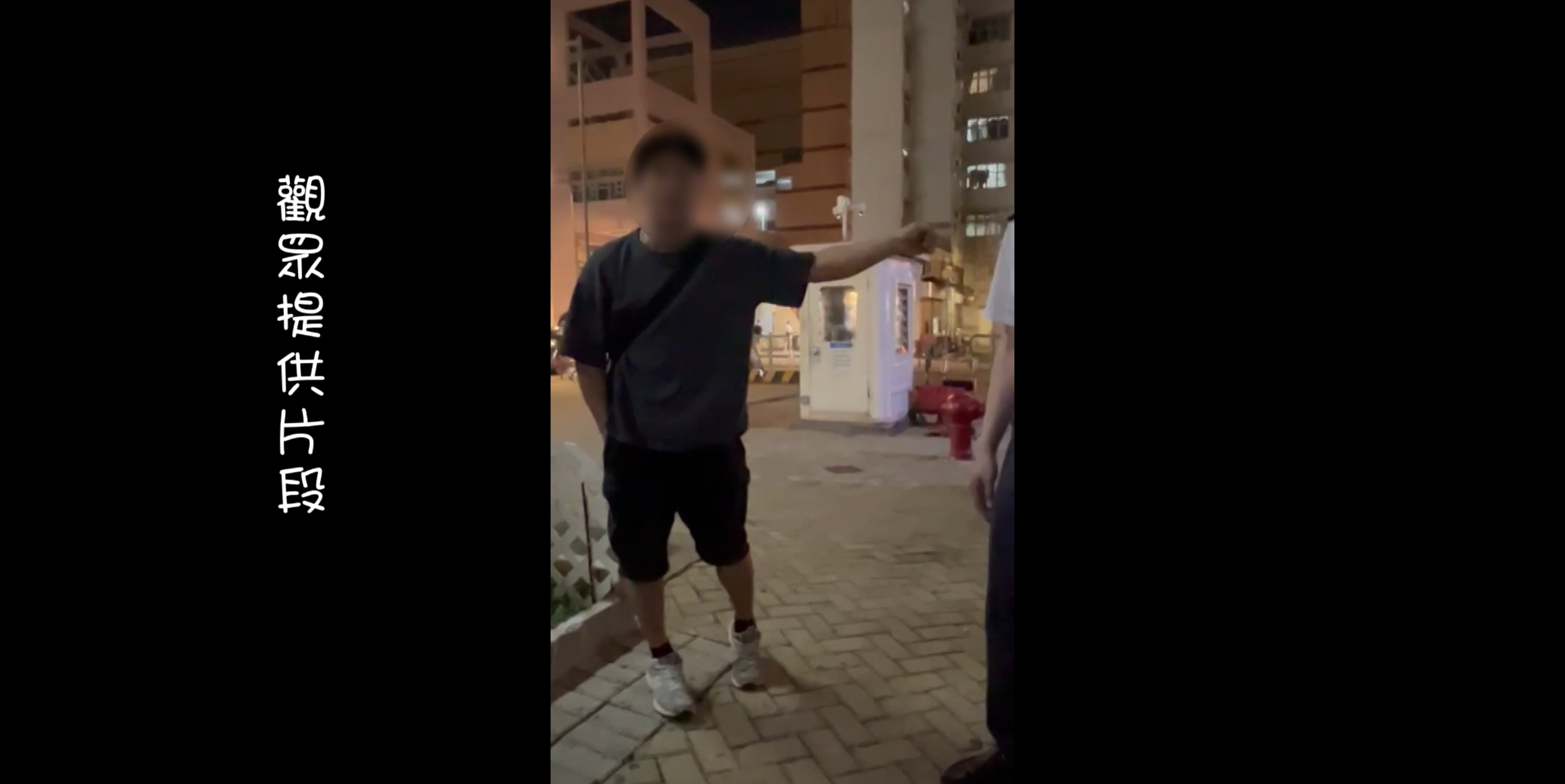 翌日晚上，另一名速遞員於鄰近屋苑送貨時，再遭一名自稱業主的男子攔截，雙方發生口角。