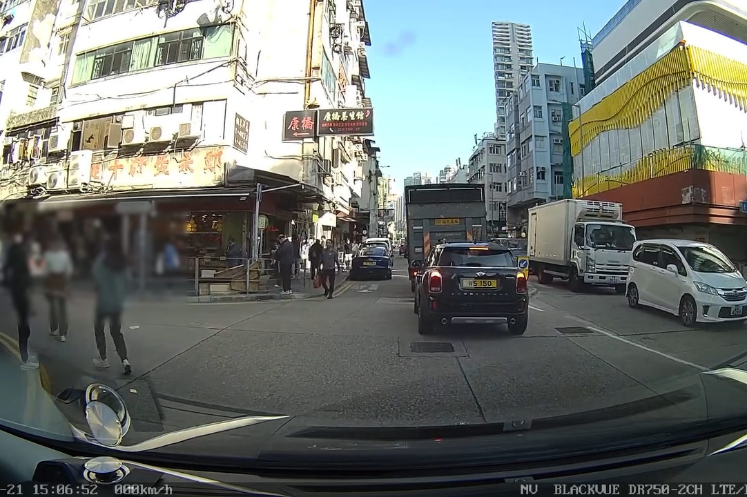 兩女九龍城撩司機搭順風車，網民思疑為「新騙局」。(影片截圖／FB@Kenny Lai)