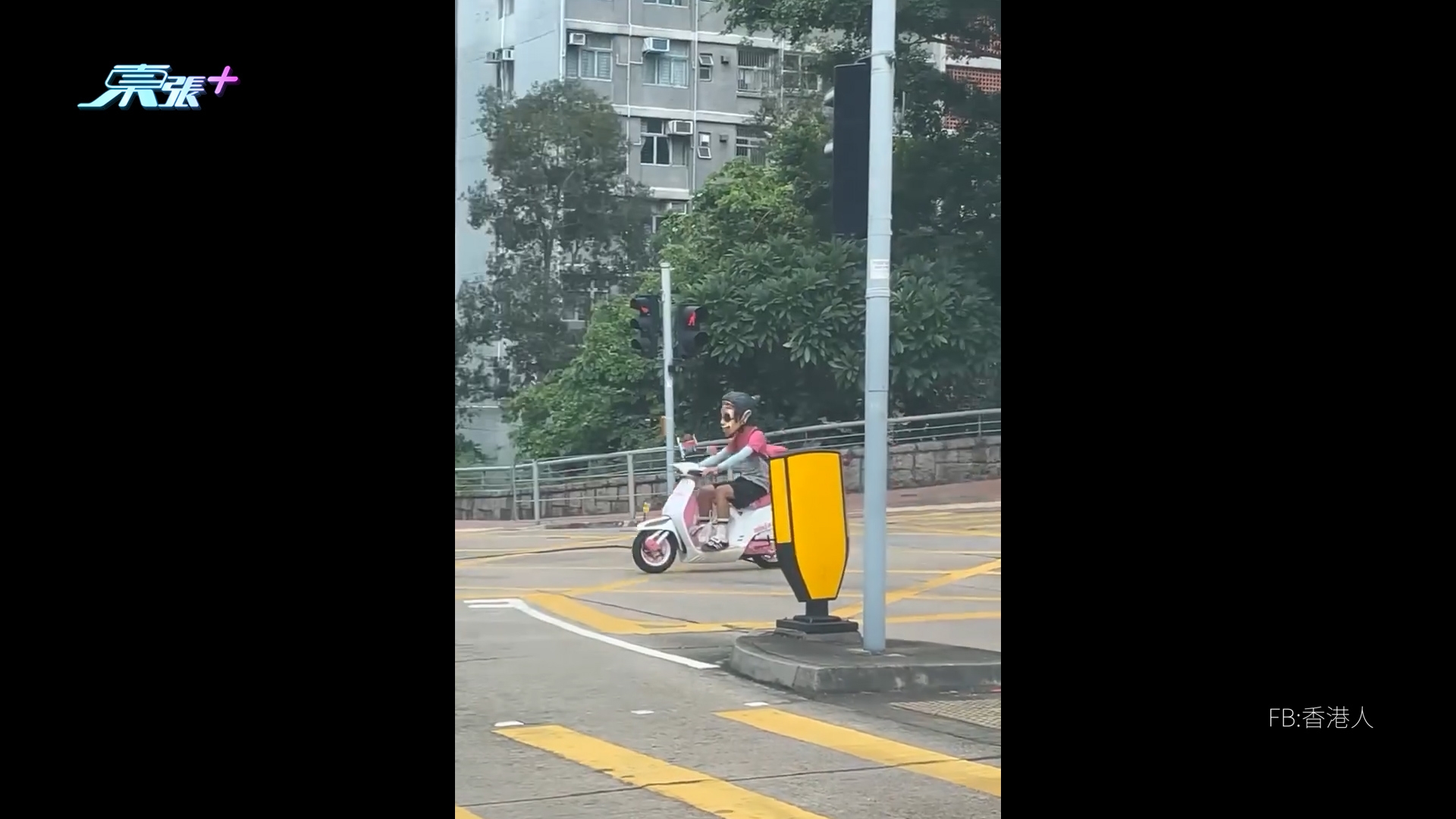 香港鐵騎士戴公仔電單車頭盔惹熱議　網民質疑頭盔不合法