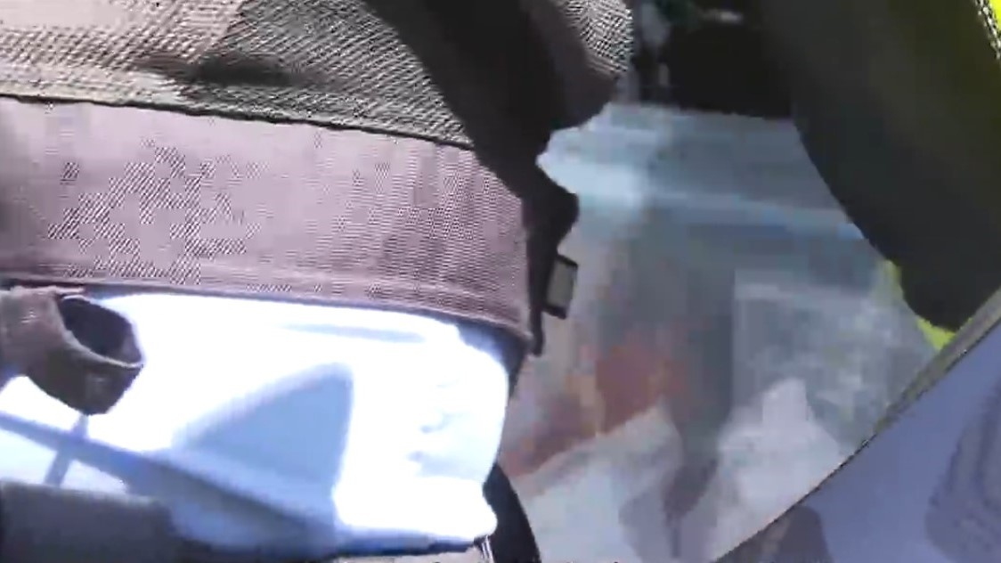 現場消息表示，警方在車上搜出逾50包毒品，包括俗稱「K仔」的氯胺酮、海洛英及依托咪酯。（網上圖片）