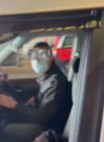 港的士司機疑嫌車程太短趕內地客落車