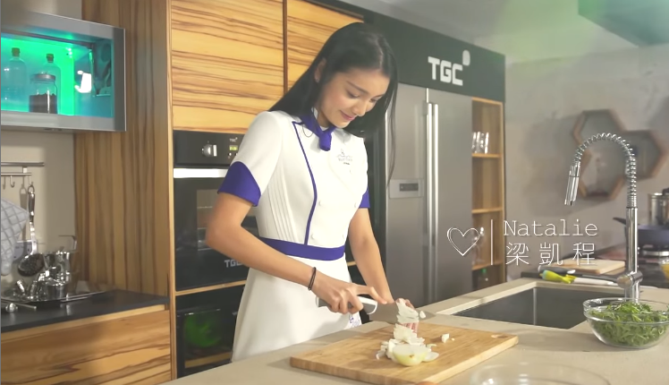 「仙氣輔警」Natalie參與《美女廚房》錄製照片