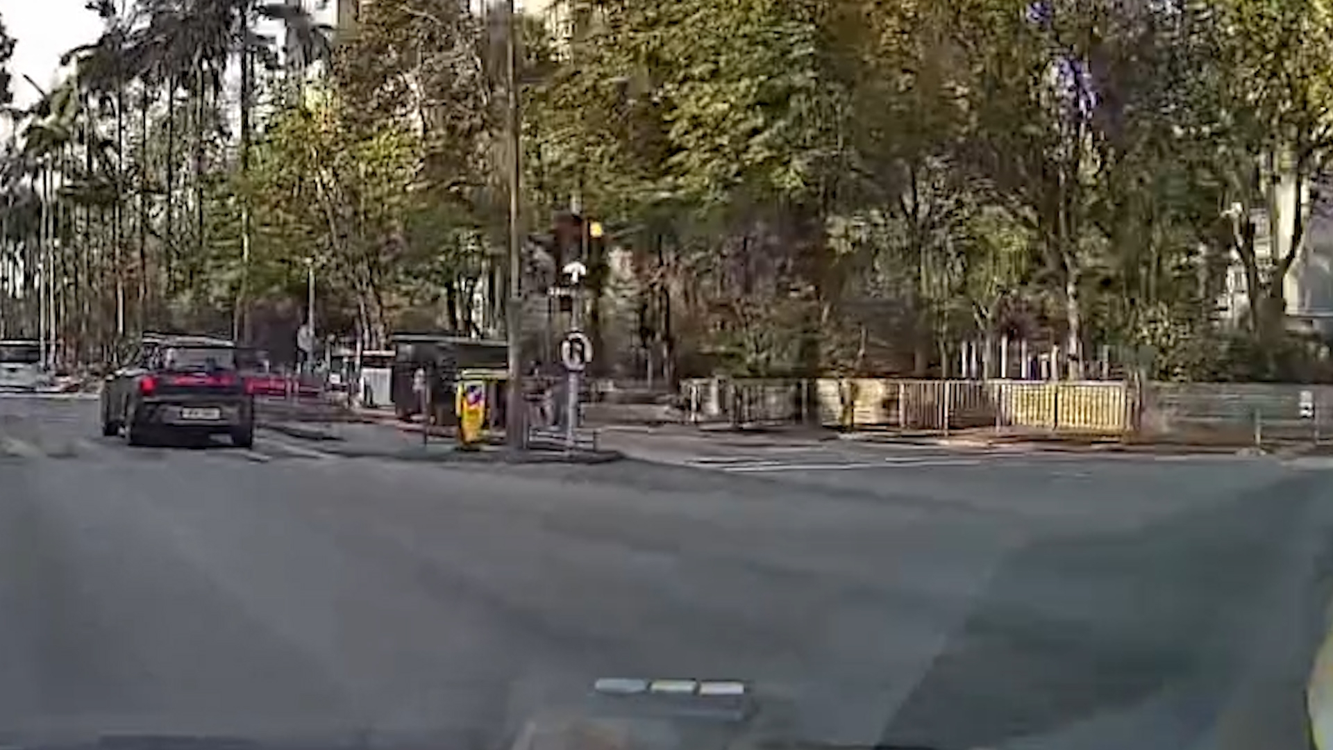 車Cam直擊｜上水單車女捱貨Van撞　事發一刻畫面曝光　傷者送院搶救後不治