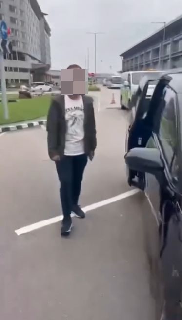 有片｜的士司機不滿被搶客舌戰網約車司機