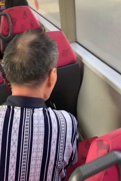 阿伯公德心欠奉巴士連環「放飛劍」吐痰　網民怒插：影衰香港人