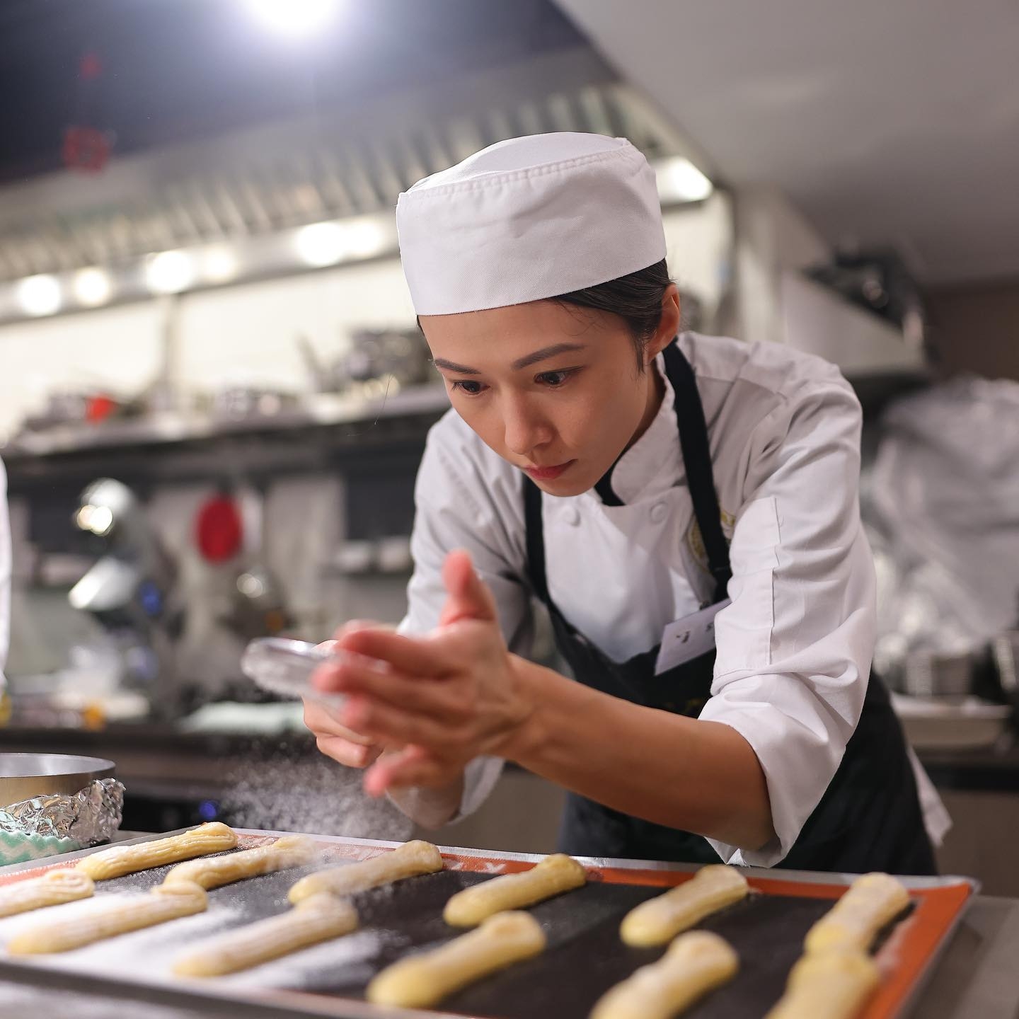 雖然2020年已經開甜品店做老闆，不過Kathy要打理鋪頭之餘又要湊女，仲不時要出席公開活動，仲上堂增強廚藝，真係算係鐵人媽媽呀