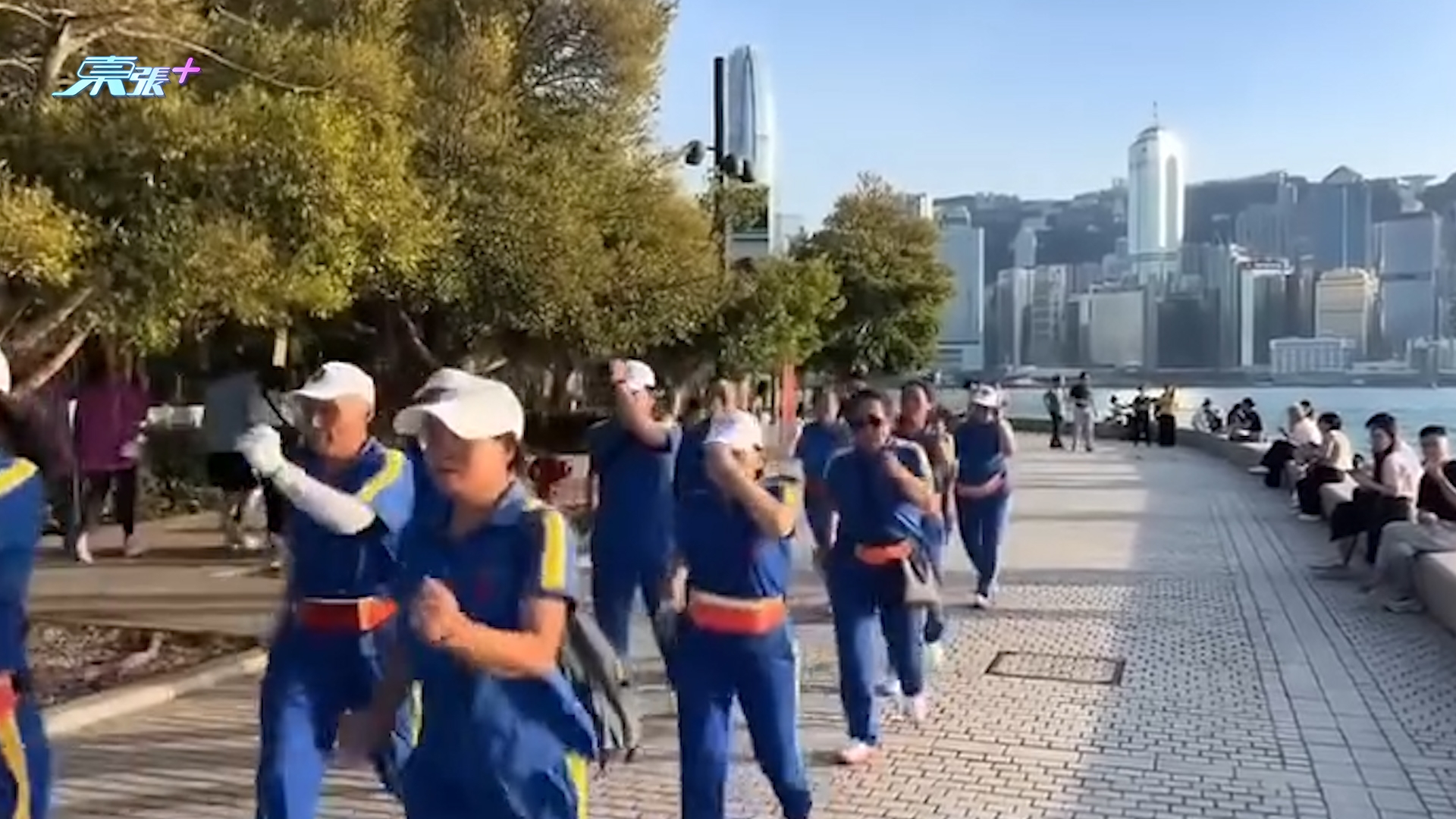 內地「暴走團」殺入香港　西九列隊沿路播大聲音樂　網民：丟人死了