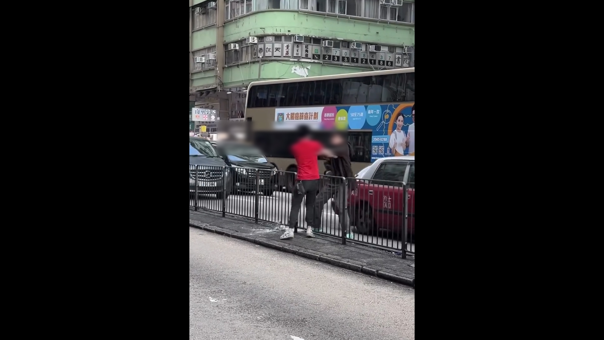 旺角超市店員勇武捉賊追出馬路　片主目擊店員追捕全過程：你支酒仲未俾錢㗎