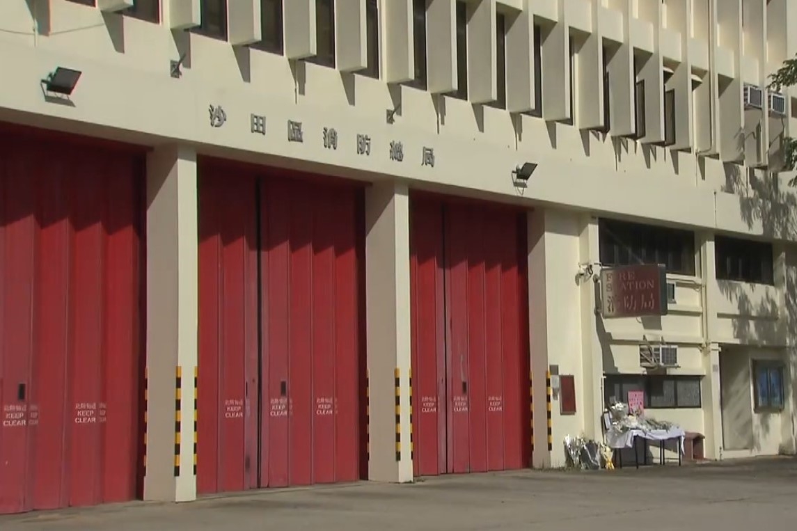 消防處指近日網上流傳影片，冒用殉職消防員何偉豪家屬名義進行募捐，並使用與家屬真實銀行戶口姓名極其相似的名字，企圖詐騙。處方呼籲市民提高警覺，並已將個案轉介至警方跟進。（資料圖片）