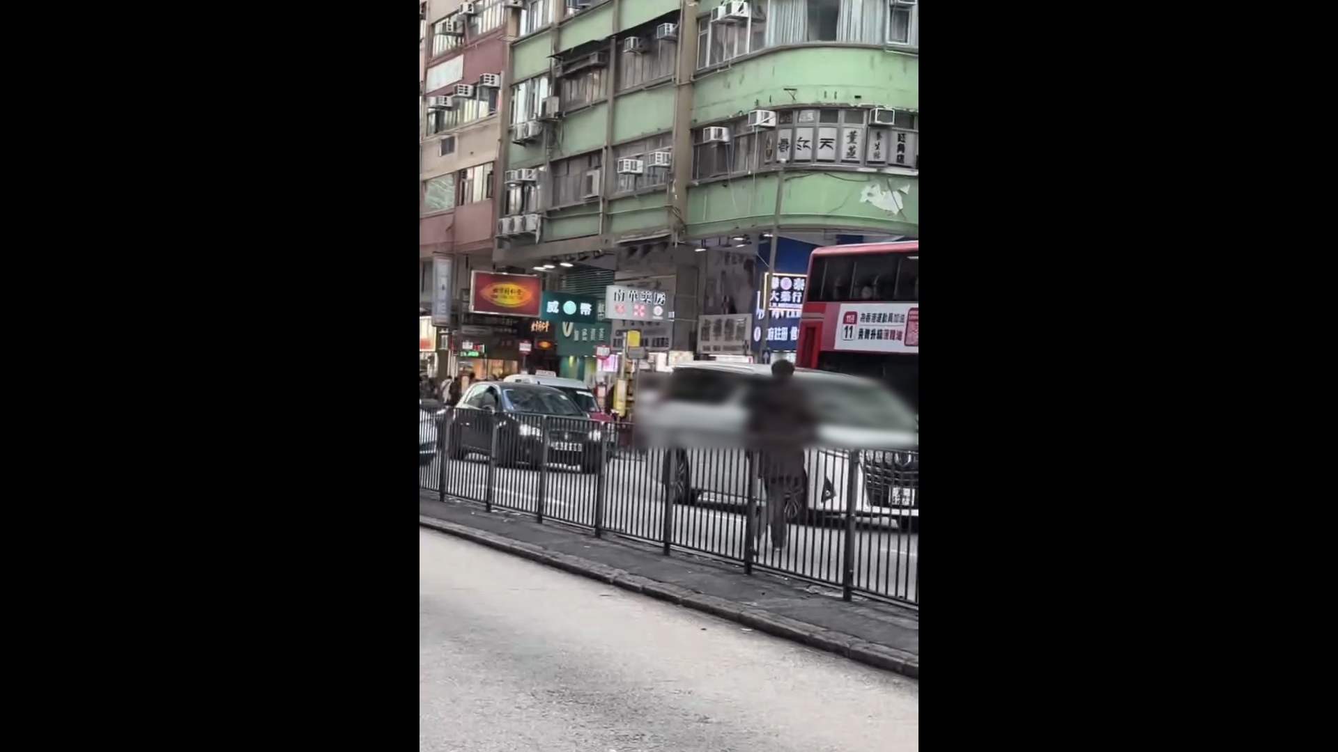 旺角超市店員勇武捉賊追出馬路　片主目擊店員追捕全過程：你支酒仲未俾錢㗎