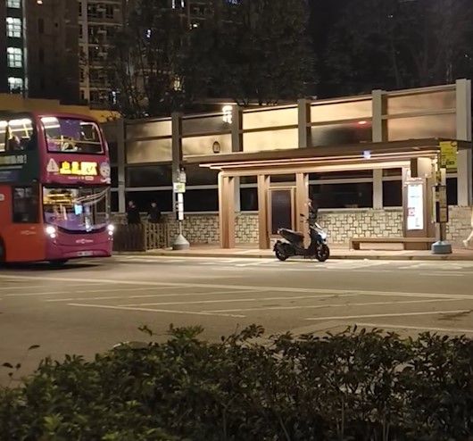 巴士迷疑為影巴士擺單車擋馬路