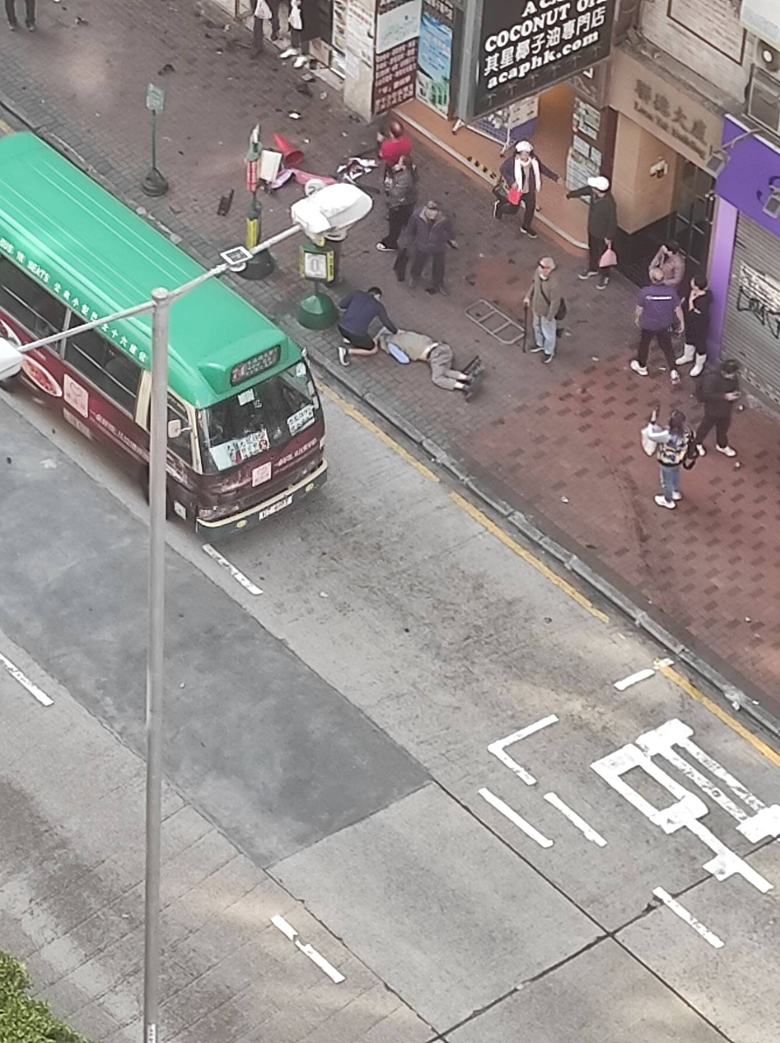 佐敦道私家車疑失控炒上行人路。(FB@林志垣)