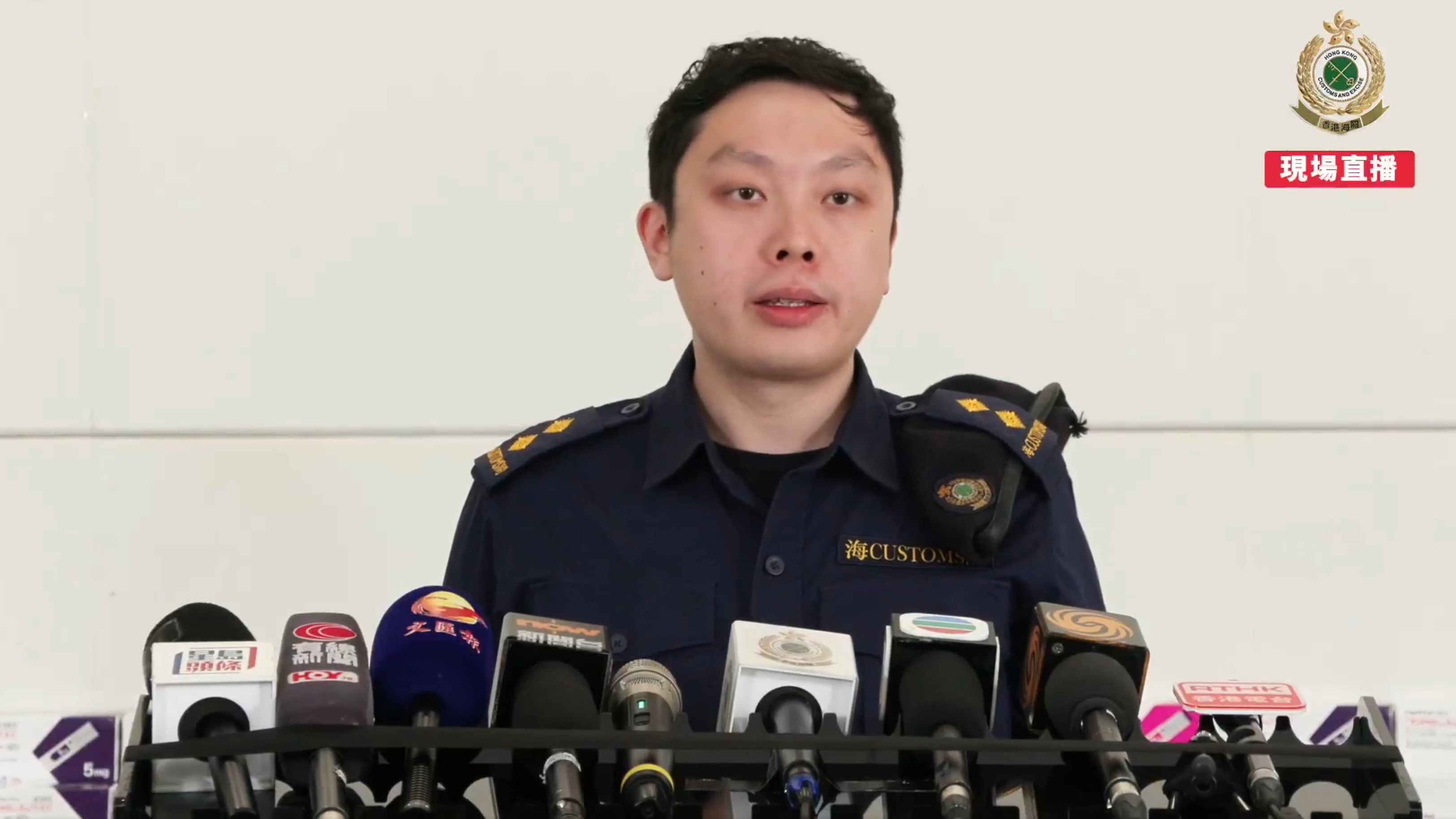 海關港口及海域科海域行動組督察陳景鋒（海關Facebook直播截圖）