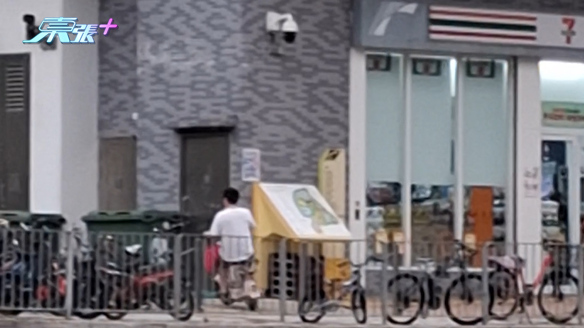 東張西望報料｜屯門和田邨男子行人路騎電動單車　報料者憂事故發生：好危險