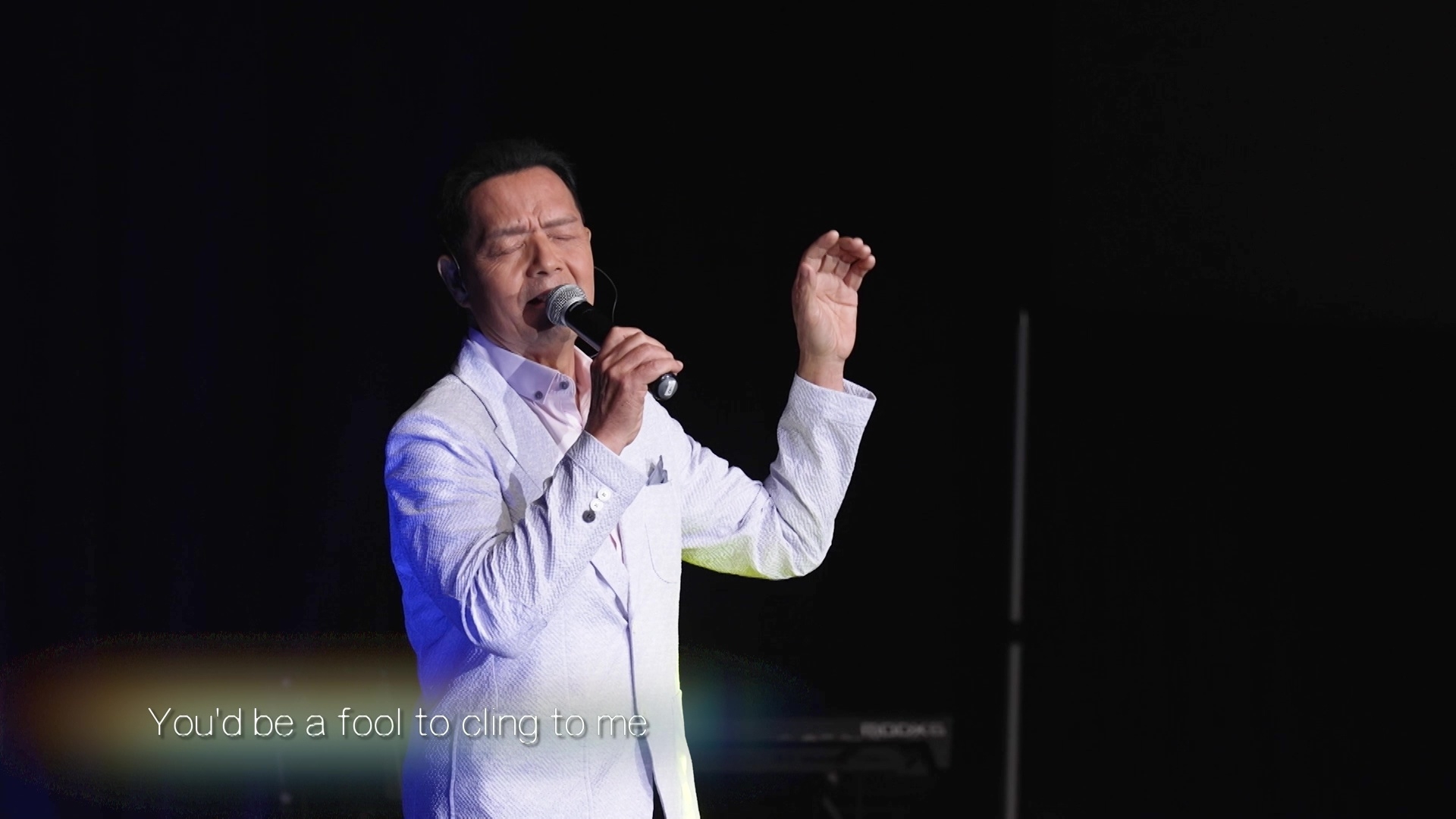 吳大強獻唱《Release Me》。
