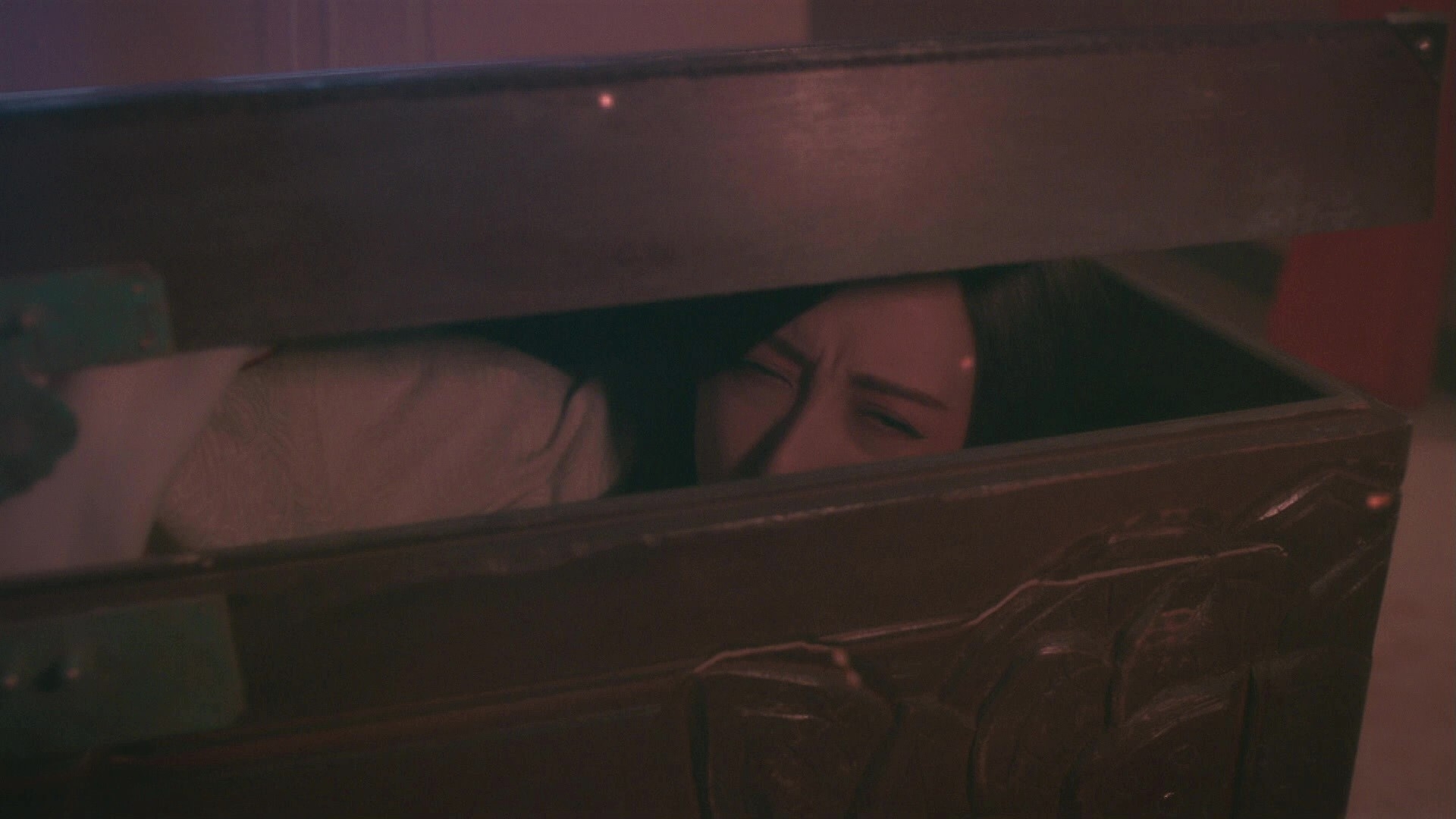 噚晚所謂「真相大白」只是煙幕，殺死柳芳真兇另有其人。