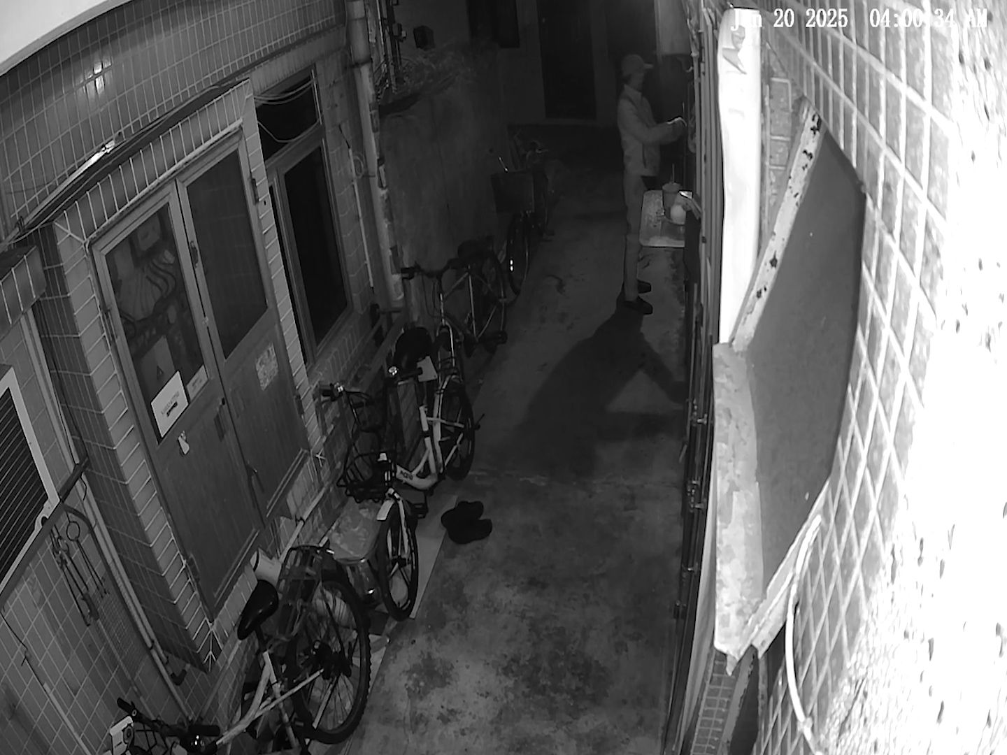 元朗廈村賊人夜潛3小時疑踩線