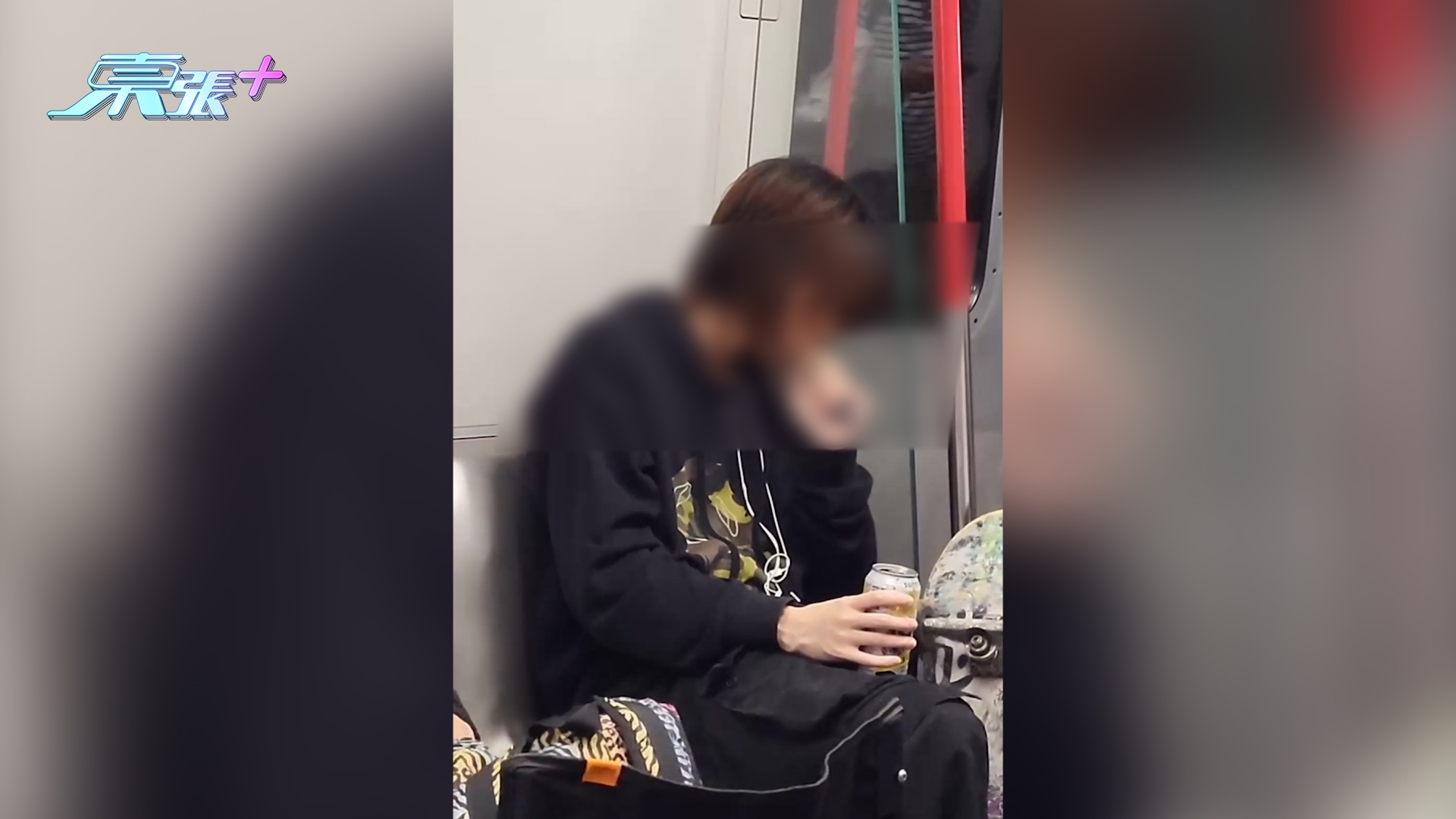 港鐵列車內男子疑吸「太空油」手震震全被拍下　網民：真係好驚嚇