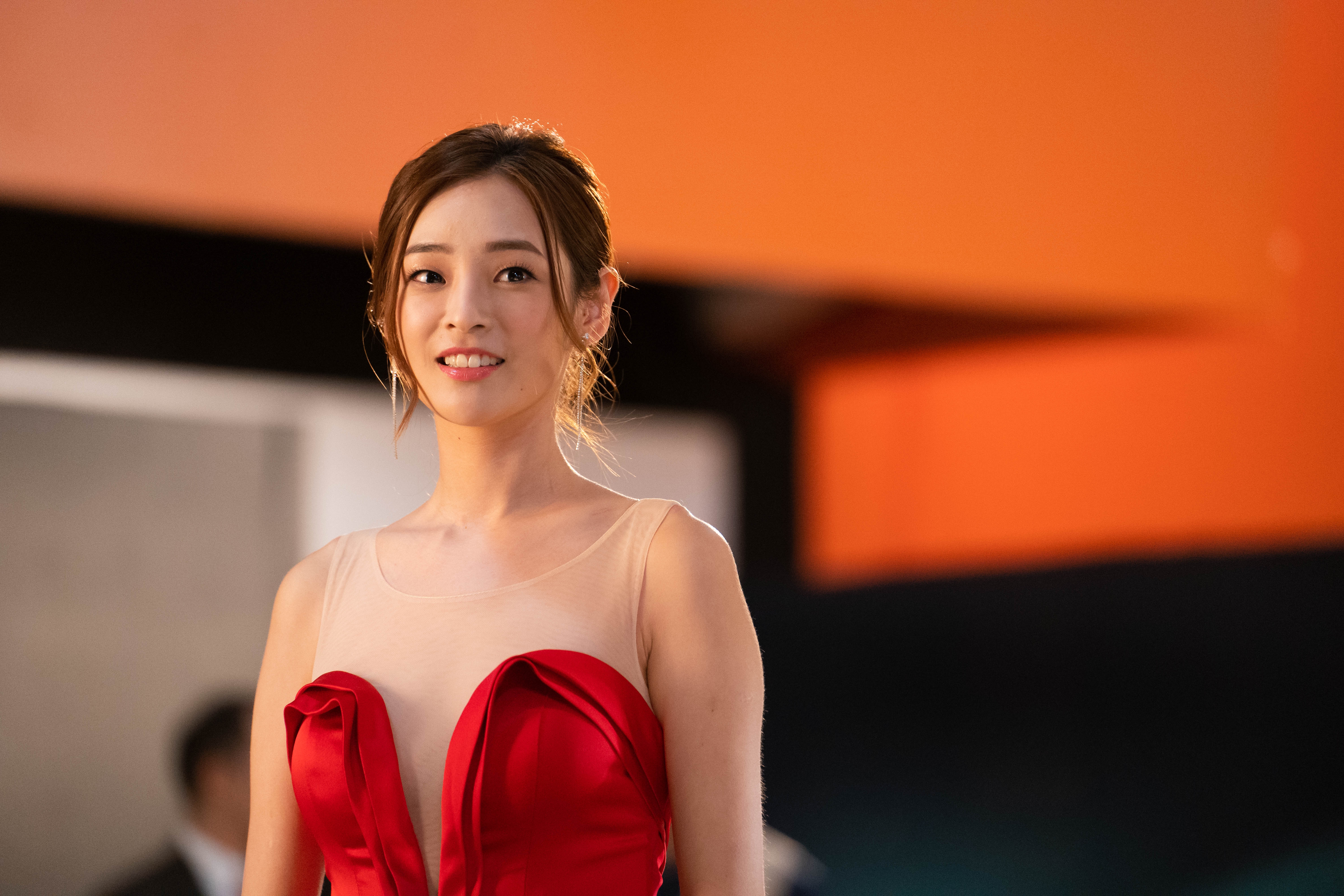 陳賴怡繼日前劇情被捆綁之後，呢集再次性感晚裝亮相