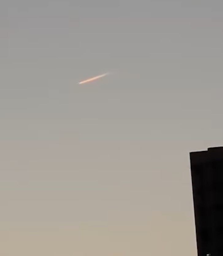 東張西望報料｜本港上空驚現疑似「UFO」　觀眾肉緊報料：不明飛行物體