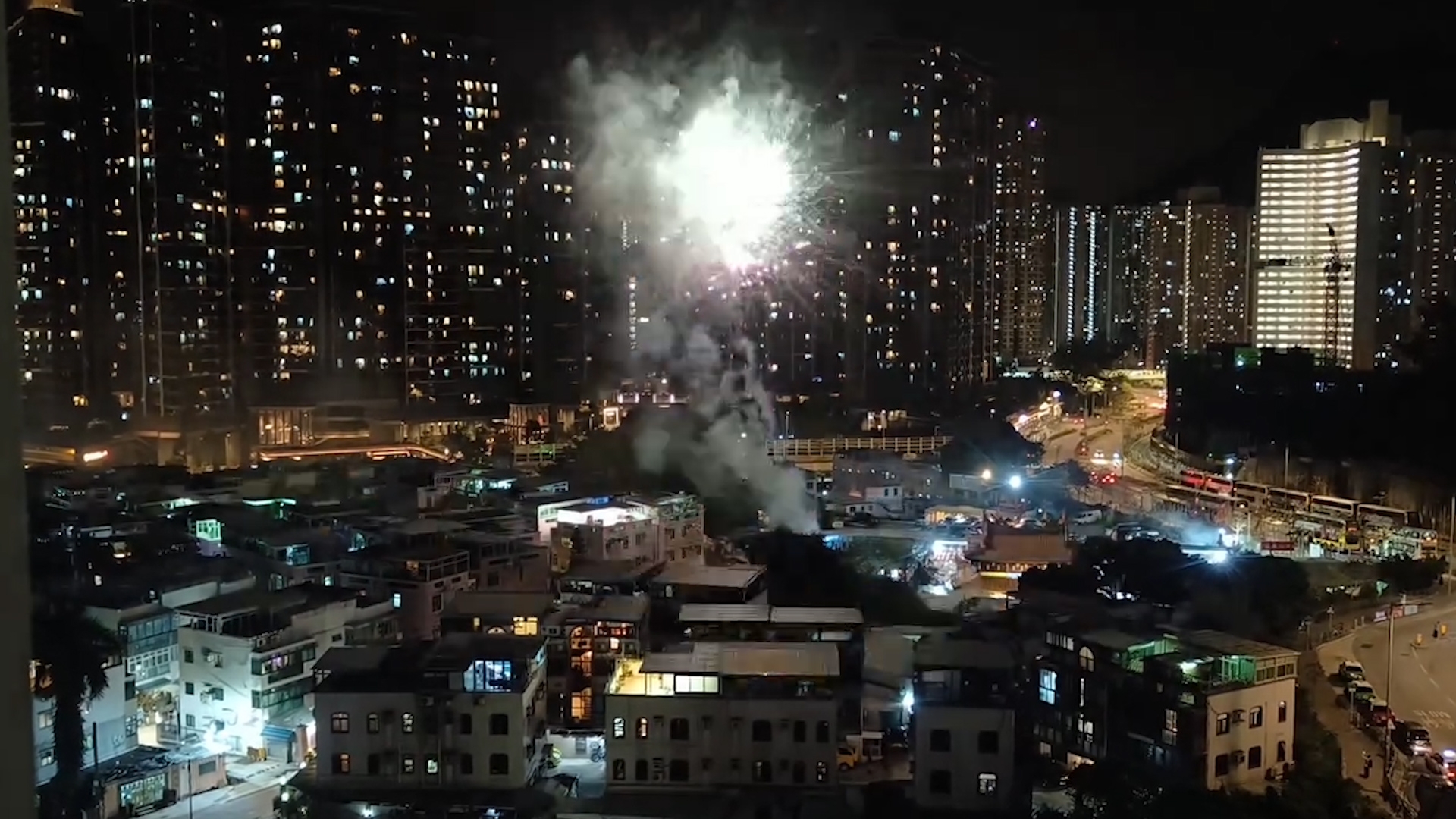 東張西望報料｜年初一多區上演「民間煙花騷」