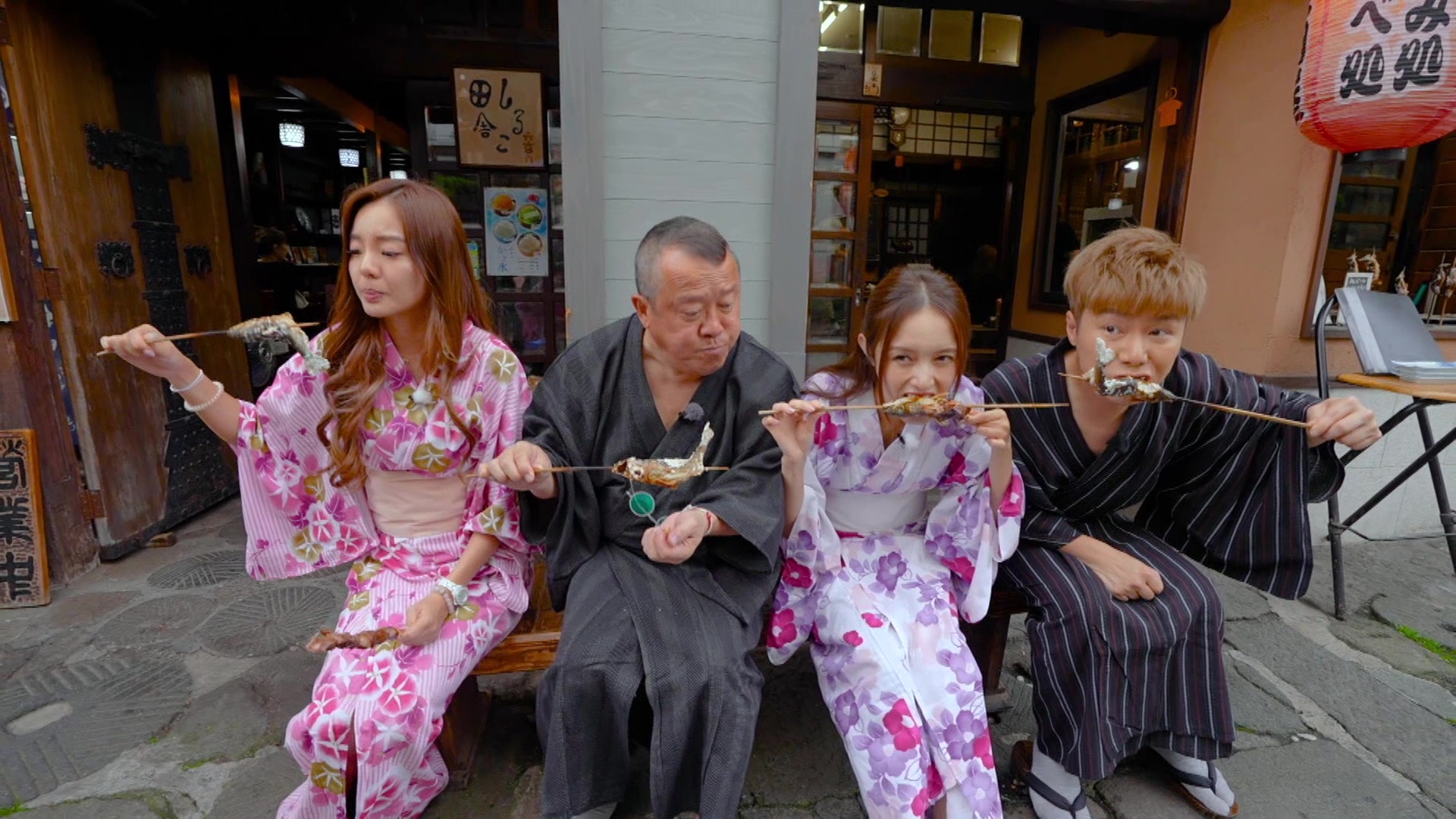 著晒和服齊齊掃街頭小食就更有旅行感覺喇