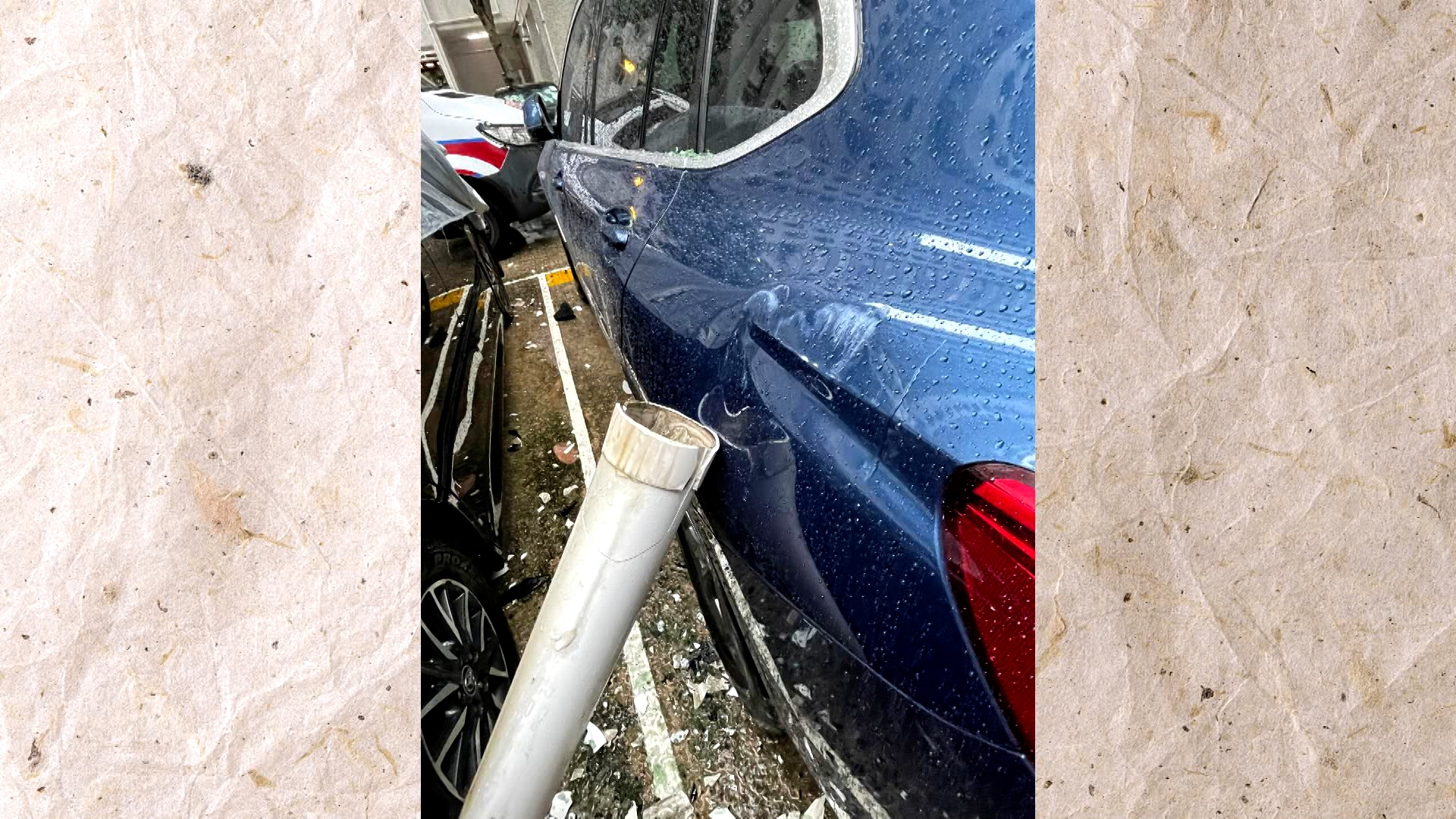 陳先生的車被水管砸中。