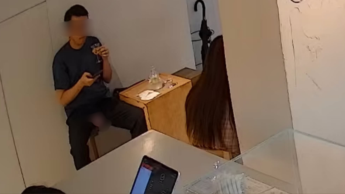 東張西望報料｜上環Cafe驚現露體狂　男子正對收銀擘大腳露下體