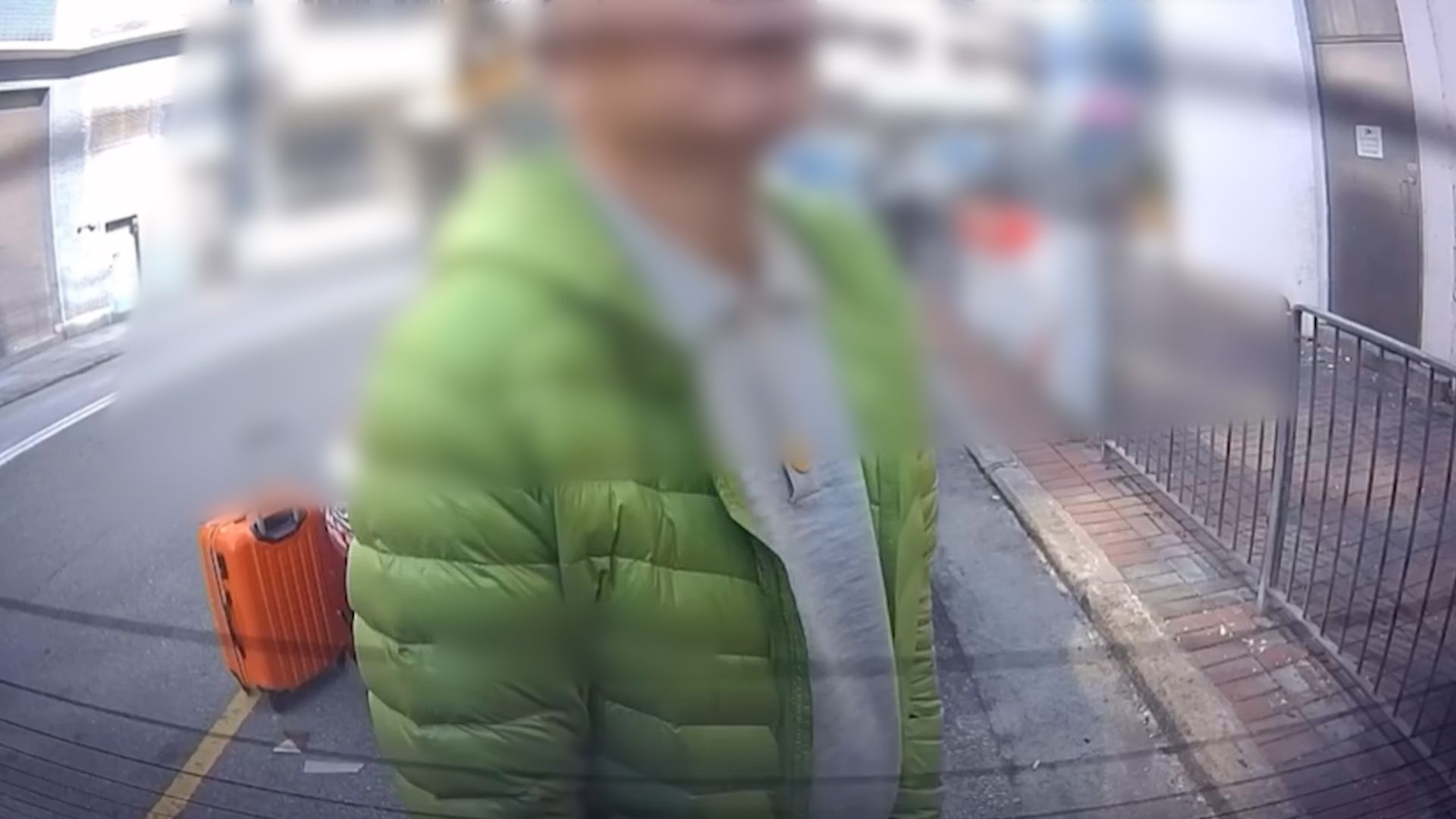 大角咀無品男隨地小便過程全被車Cam拍下