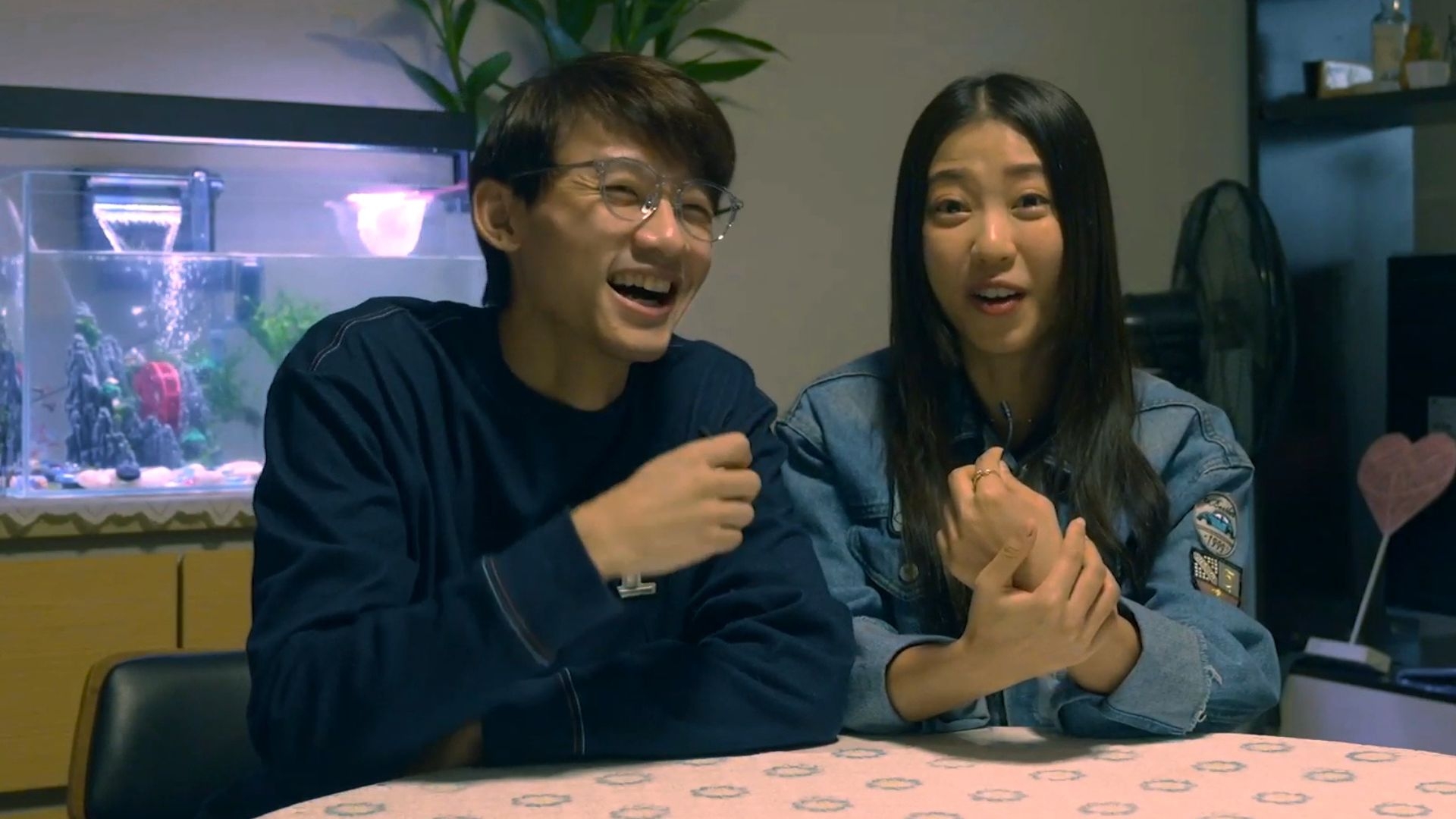 陳湛文與芯駖喺《望月》合演一對感情不算和睦嘅夫妻。