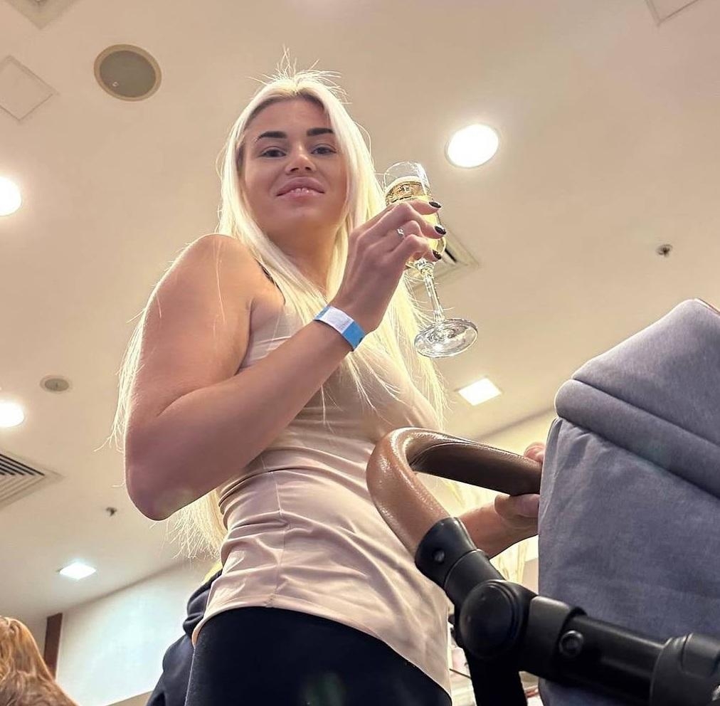 網紅媽媽 Anna Saparina (網上截圖)