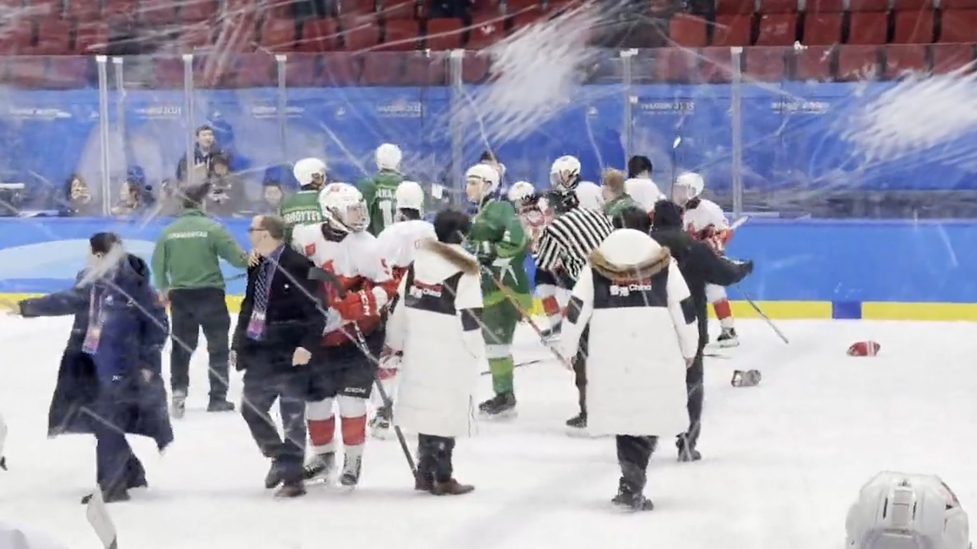 亞冬運港冰球隊勝後遭對手圍毆