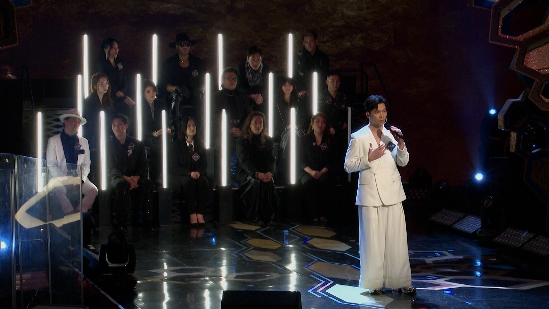 今晚輪到企鵝人周志康上陣，他的分數會否與他的人氣成正比？