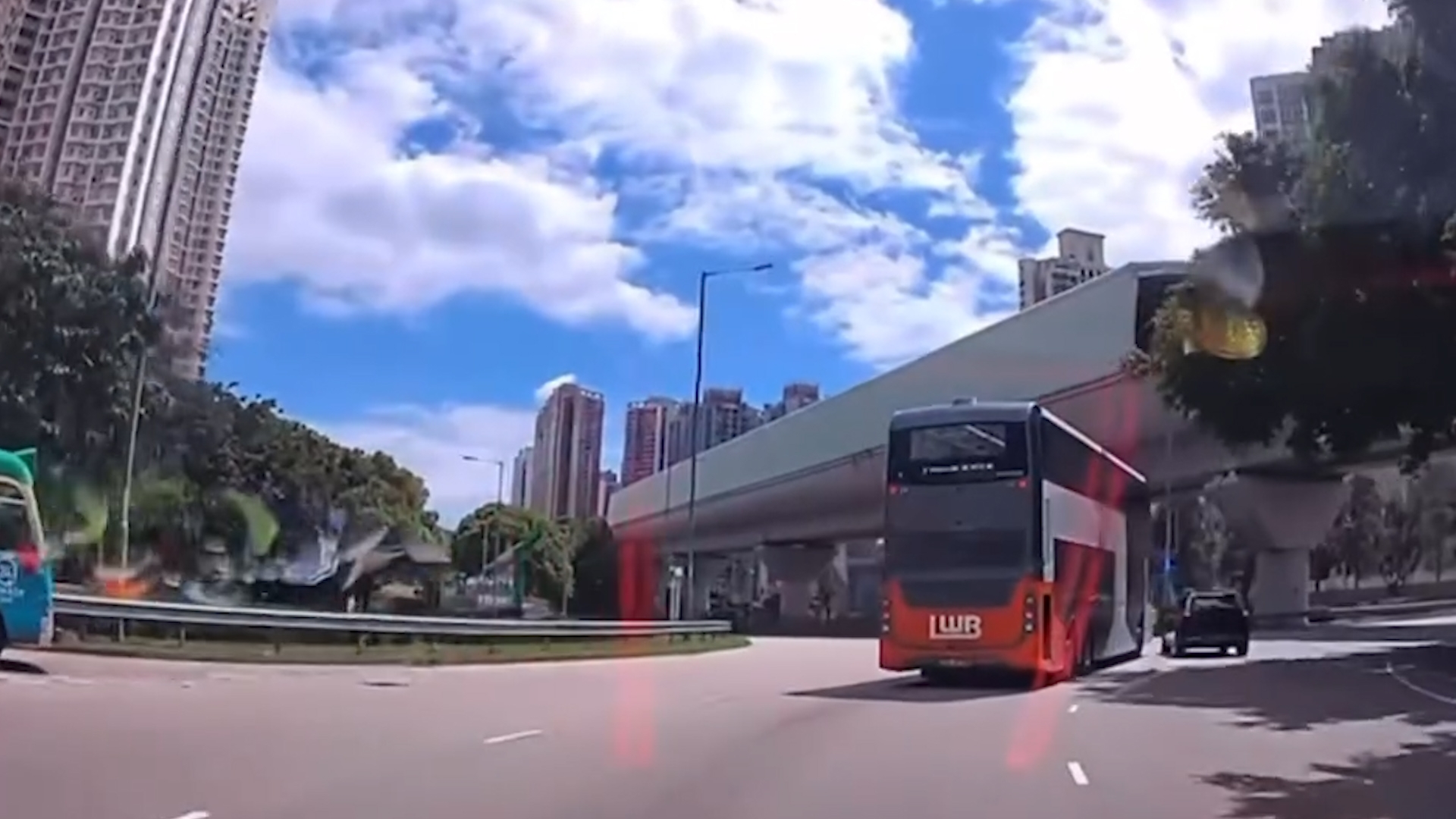 車Cam直擊｜馬鞍山司機迴旋處失誤打白鴿轉　網民嘲：個牌淘寶考返嚟