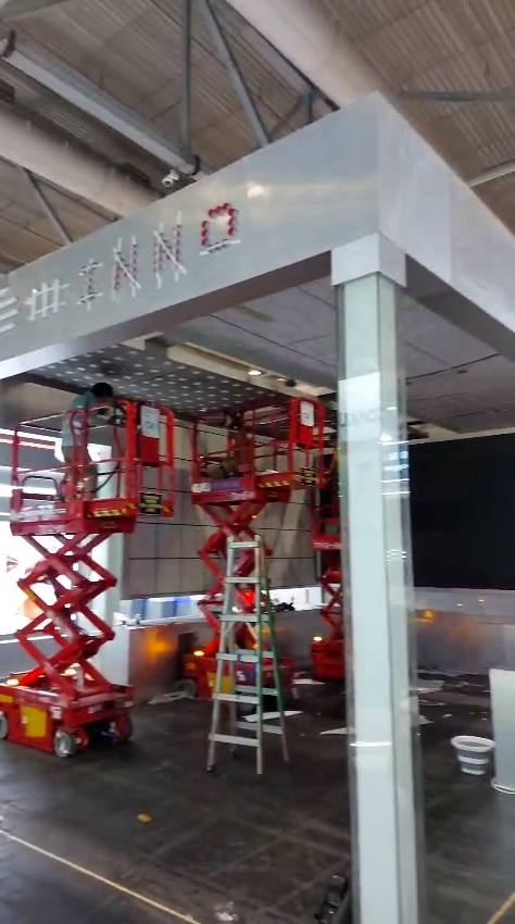 攤位未有嚴重損毀，並已完整修復。（報料觀眾影片截圖）