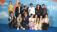 徐若瑄 柯震東出席新戲首映 獲張鈞甯送花被嘲老土